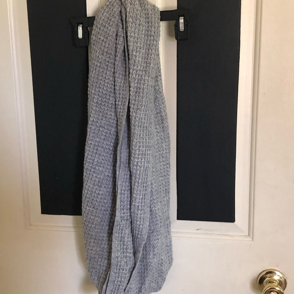 grey scarf circle